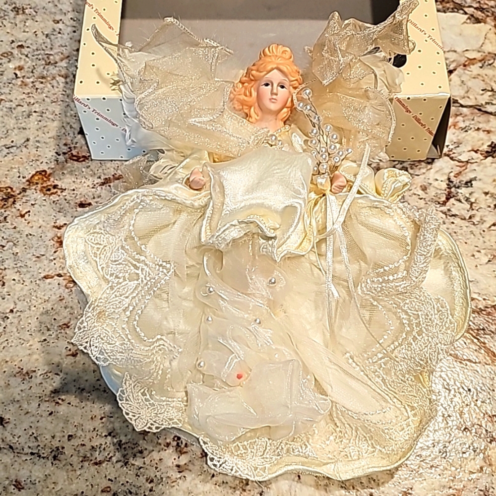 Dillard's Trimmings, Angel